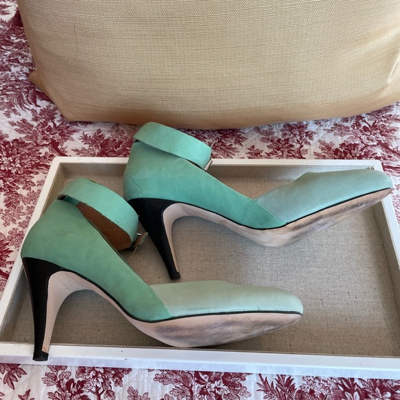 Schuler and Sons of Philadelphia, 2 tone Suede Pumps with Ankle Strap, 7.5 - Picture 10 of 15